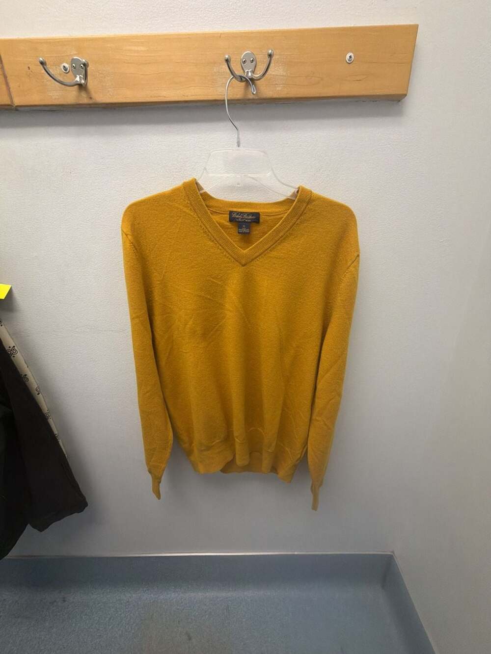 Brooks Brothers Saxxon Wool V-Neck Pullover Sweater